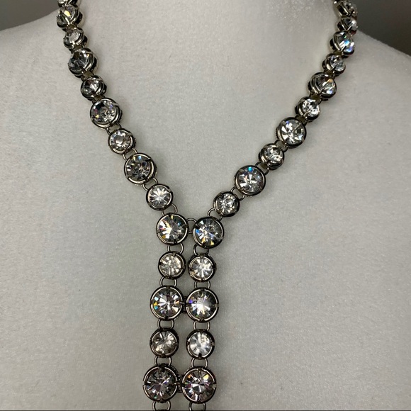 Express Necklace for Plunging Neckline - Picture 2 of 3